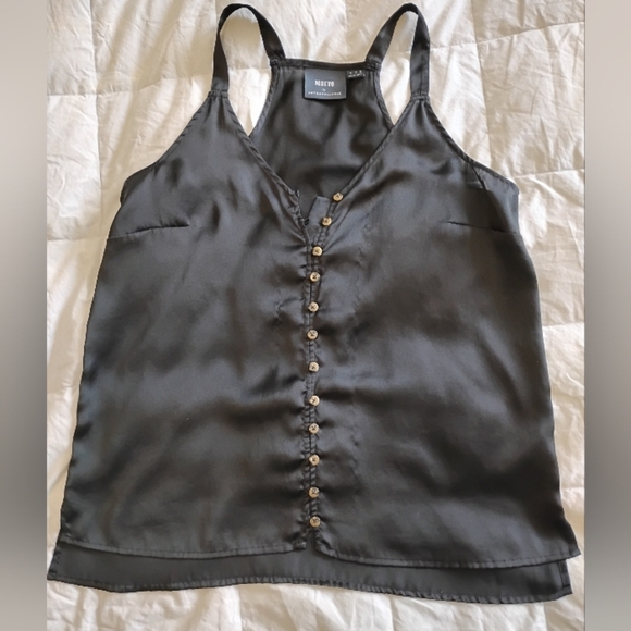 Casual Elegance Black Satin Button-Up Women's Tank - Picture 4 of 9